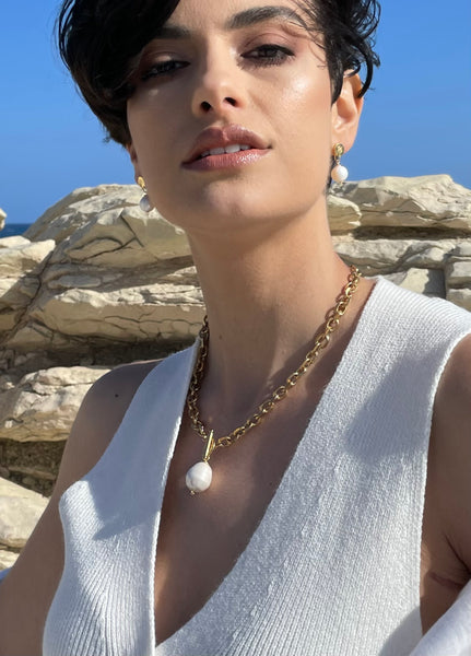 ZETA PEARL CHAIN NECKLACE WITH MOTHER OF PEARL & STAINLESS STEEL