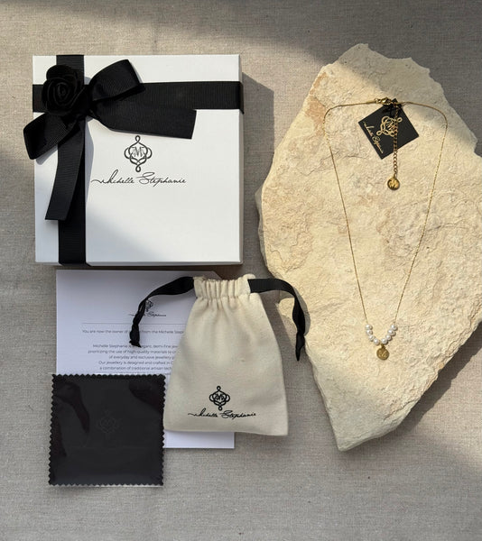 ELAINE INITIAL NECKLACE WITH FRESHWATER PEARLS & HIGH QUALITY STAINLESS STEEL