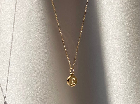 INITIAL THIN CHAIN NECKLACE