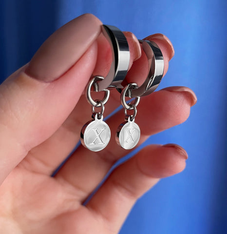 INITIAL EARRINGS SILVER IN HIGH QUALITY STAINLESS STEEL