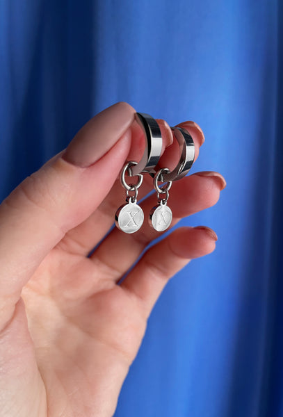 INITIAL EARRINGS SILVER IN HIGH QUALITY STAINLESS STEEL