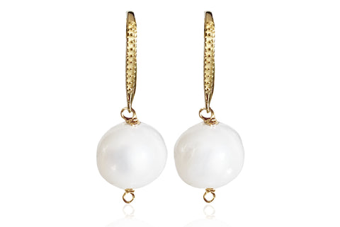 ALAIA SINGLE PEARL EARRINGS WITH FRESHWATER PEARLS & 18K GOLD PLATED BRASS HOOKS