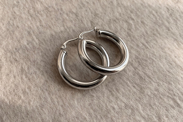SIGNATURE STAINLESS STEEL SILVER HOOPS 3CM