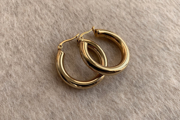 SIGNATURE STAINLESS STEEL GOLD HOOPS 3CM