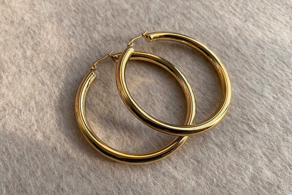 SIGNATURE STAINLESS STEEL GOLD HOOPS 6CM
